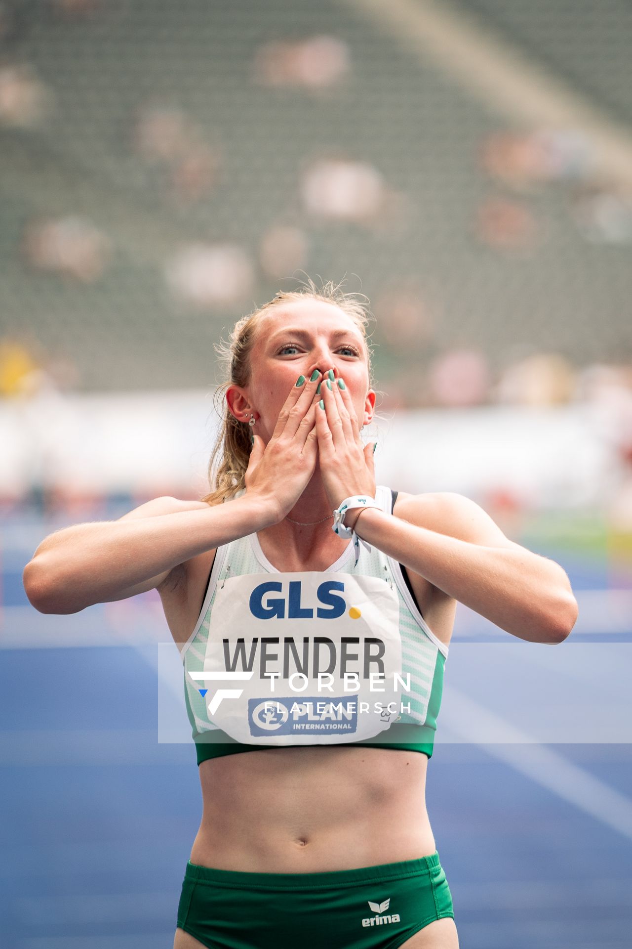 Gisele Wender (SV Preussen Berlin) vor dem 400m Huerden Halbfinale waehrend der deutschen Leichtathletik-Meisterschaften im Olympiastadion am 25.06.2022 in Berlin